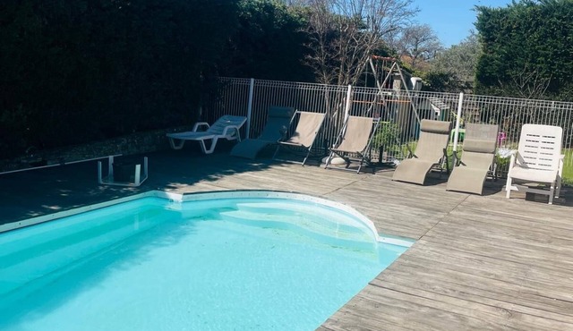 Large house with swimming pool 2 minutes from Le Pradet and close to the sea!