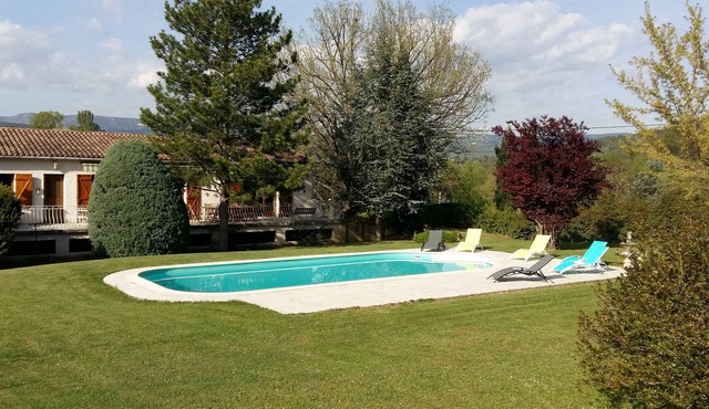 LARGE HOUSE WITH SWIMMING POOL IN THE VAROUS COUNTRY BETWEEN SEA AND VERDON
