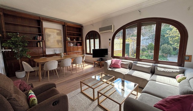 Large house with swimming pool in the center of Tudela