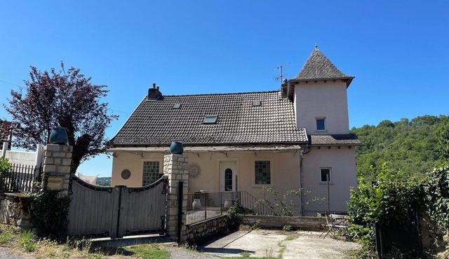 Large house with swimming pool, petanque court and beautiful views