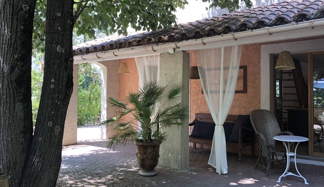 Large house, with swimming pool, ideal for 2 or 3 families.