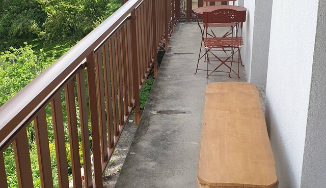 Large independent apartment (114m2) in detached house.