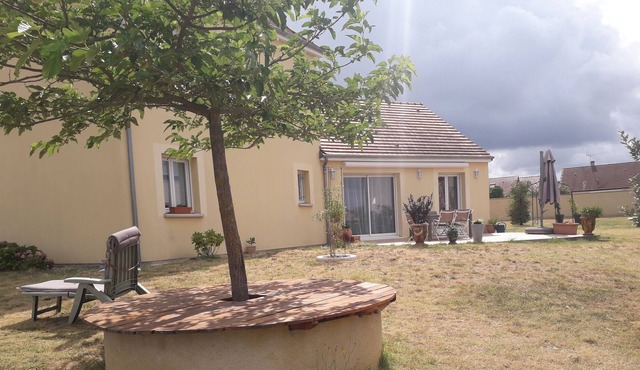 Large ideal family home on the banks of the Loire at the gates of Chambord