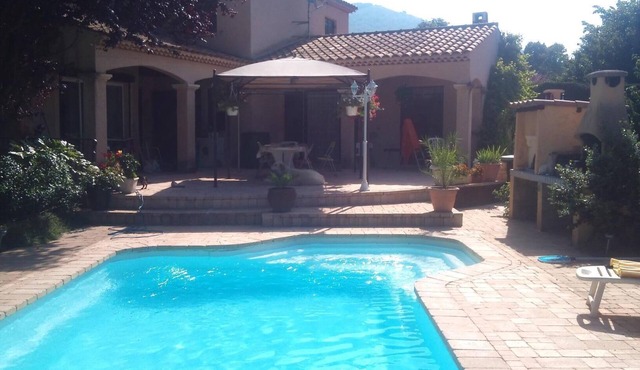 Large independent studio in private villa with garden, Swimming pool, Jacuzzi