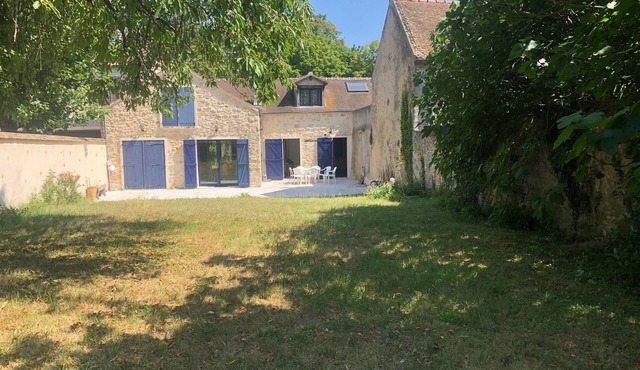 Large independent house in the village center with large garden.