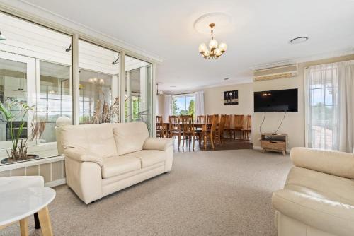 Large Kelso Family Home - Flexible Bedding