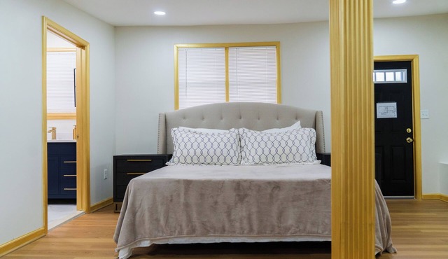 Large King Size 1-Bedroom in Upper Marlboro