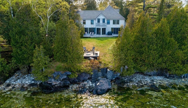 Large Lake House | Door County | Cave Point Park