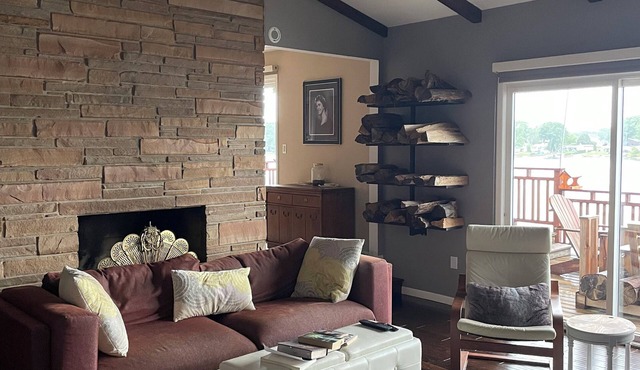 Large lake house with game rm, workout equip. Close to parks, trails & downtown