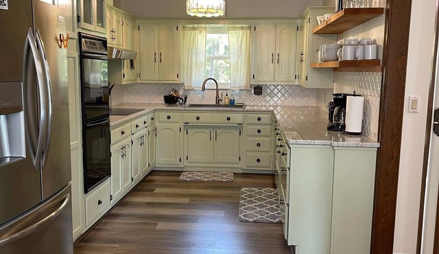 Large lake Hudson home with spectacular lake views, only 45 minutes from Tulsa