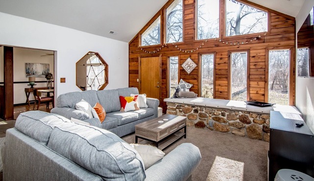 Large Lake of the Ozarks Private Home on Water, Close to All Attractions