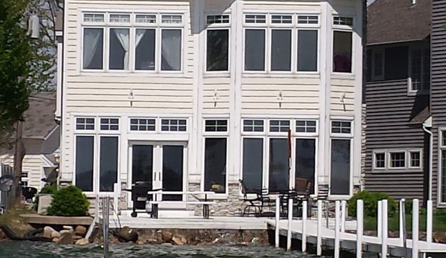 Large Lakefront, 5 bdrm, 5 bath, Elevator, Pure Sand Bottom Great for Swimming