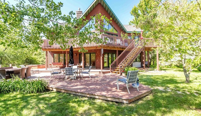 LARGE LAKEFRONT HOME ON LAKE PETENWELL WITH VOLLEYBALL COURT