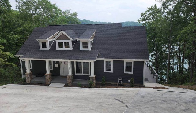 Large Lakefront home w/Private Dock in Big Creek, beautiful views!