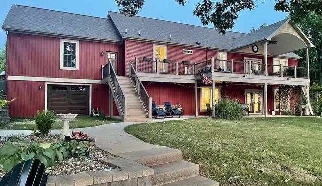 Large Lakefront Home - All Sports Lake - Kayaks - Firepit- Sunsets - New!