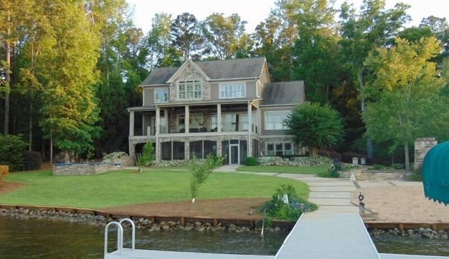 Large Lakefront Home with Spa, Outdoor Fireplace on Main Lake, House generator