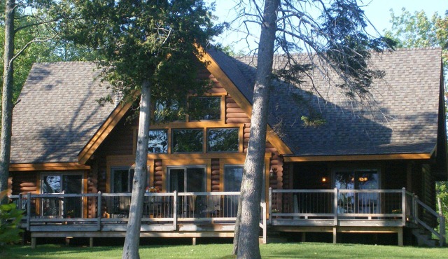 Large Lakefront Log Lodge Sandy Beach Dock Near Mackinac Island Brevort
