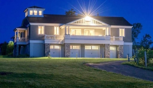 Large Lakefront Vineyard Home with Hot Tub