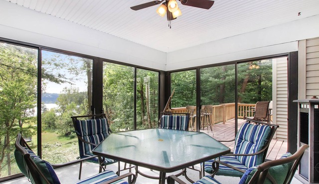 Large Lakehouse on 5 Acres: Game Room - 4 Kayaks, Fire Pit, Lake View/access