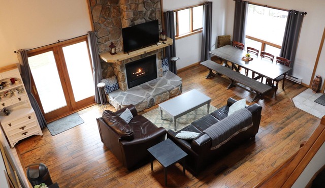 Large Lakeside Cabin