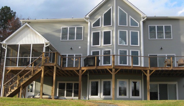 Large light-filled house - quiet cove - dog and wheelchair friendly!