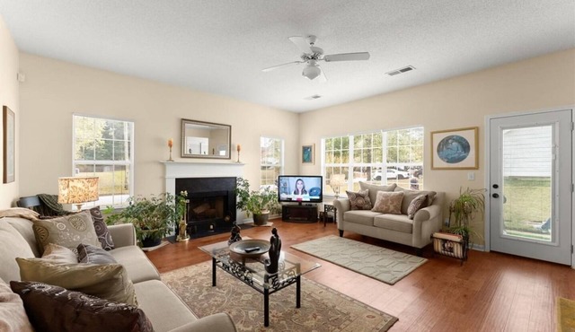 Large Lithonia Home with Office