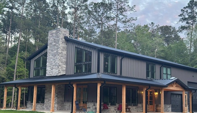 Large Living Minutes from Lake Sam Rayburn