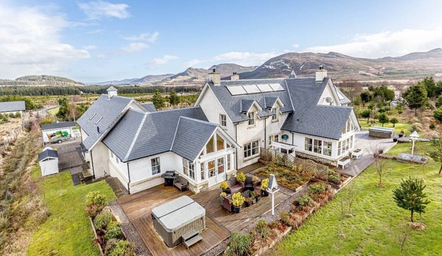 Large Loch Ness Country House with Hot Tubs, Sauna, and beautiful views.