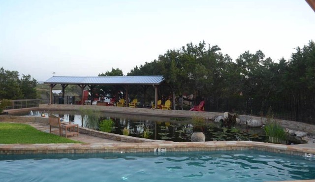 Large Lodge - Sleep 30 Pool, Hot Tub & Koi Pond Oasis