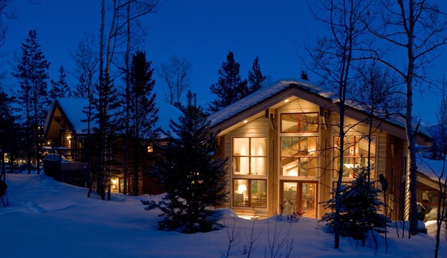 Large Lodge Style Mountainside Ski Chalet, Great Amenities, Amazing Location!