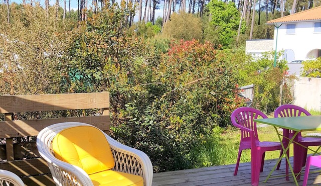 Large lodge under the pines, quiet/garden, 2CH/BICYCLES/bbq/wifi/Rated 3*.