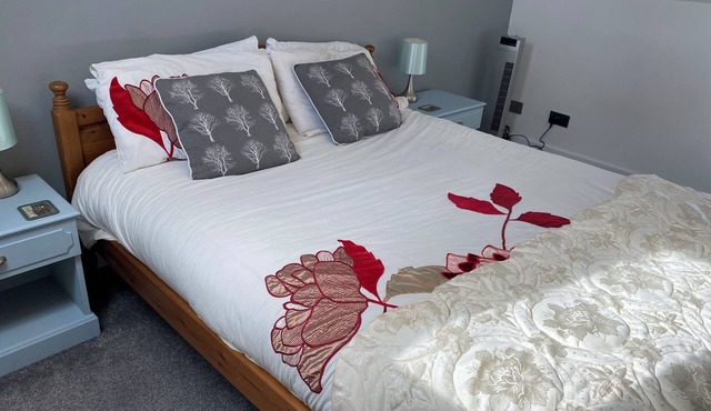 Large Loft flat 1m Chipping Norton. Great base for sightseeing/working locally