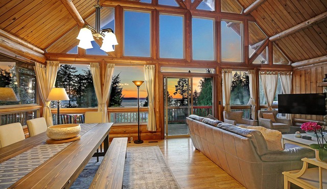 Large Log Cabin-Ocean View/Beach/Hot tub/BBQ/Games/EV/Pets