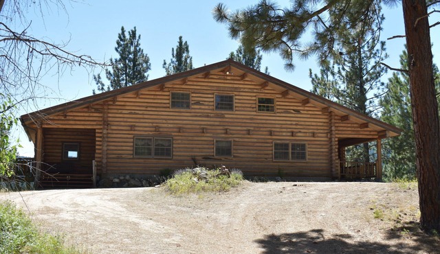 Large log house - private, comfortable and relaxing