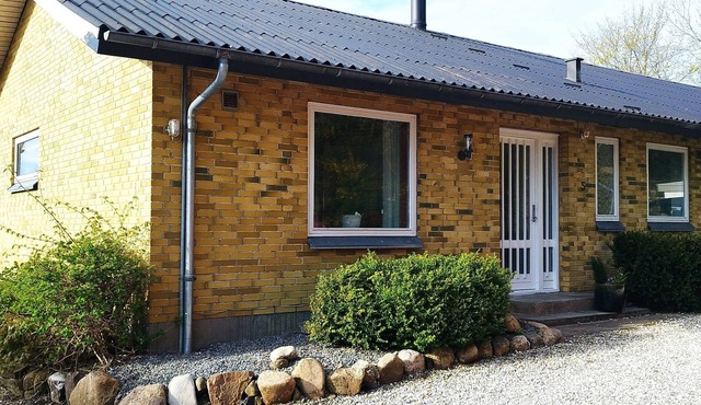 Large, lovely house of 290 m2 in Flate with 4 rooms, on beautiful garden plot.