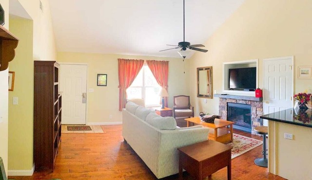 Large Lovely Lakehouse. Cottage 77