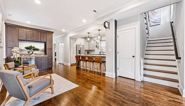 LARGE LUX 6BD, 4BA HOME +garage & patio