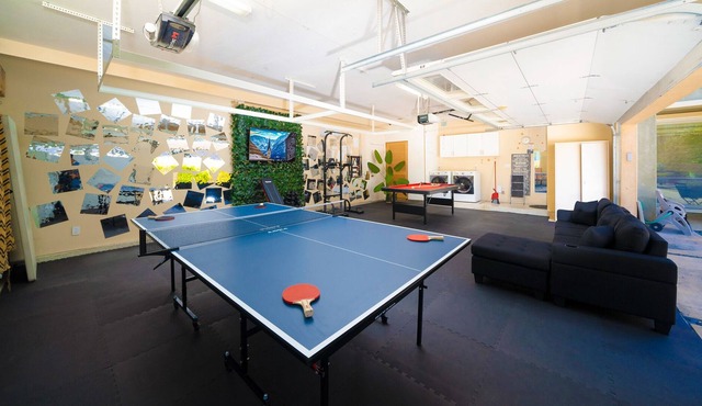 Large Lux Holiday Home for Hosting - Disneyland, Game Room, Golf