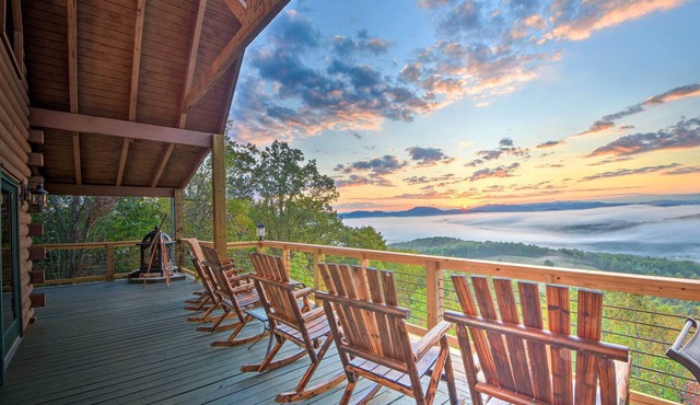 Large Luxe Cabin w/Hot Tub ~ 16 Mi to Blue Ridge