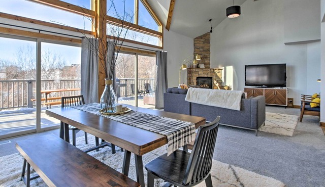 Large & Luxe Galena Territory Villa w/ Hot Tub!