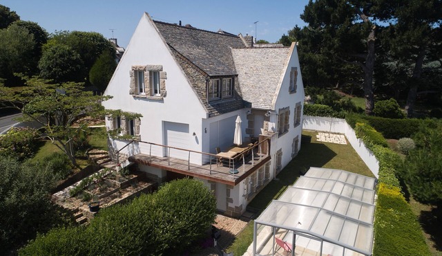 Large luxury house 100 m from Comtesse beach.