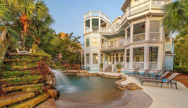 Large Luxury Home with Pool!