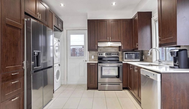 Large, luxurious apartment in Ville Saint-Laurent