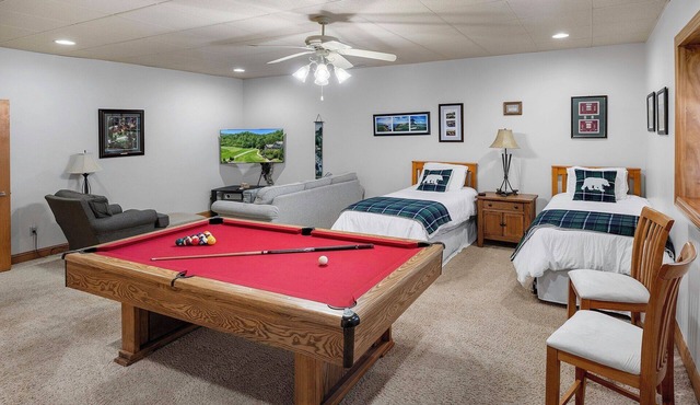 Large & Luxurious Condo in Smoky Mountain Country Club with Washer & Dryer!