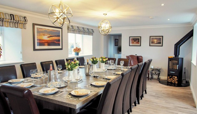 ★Large Luxurious Farm House★ Private Courtyard★ Games Room ★BBQ Pavilion