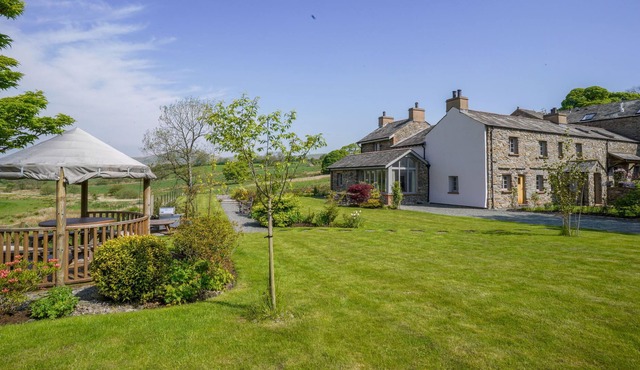 Large, Luxurious, High Quality, "Green" Cottage (Lake District & Dales National Parks)