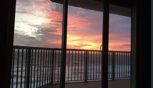 Large Luxury 2 Bedroom, 2 Bath Direct Ocean Front
