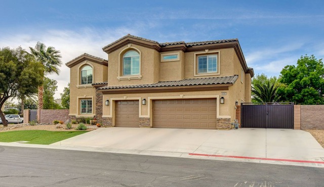 Large luxury 5 bedroom home w/ resort style backyard.
