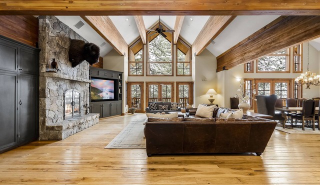 Large Luxury 6 bedroom Family Home