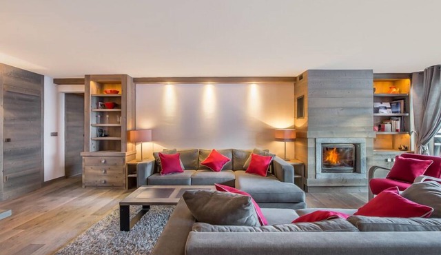 Large luxury apartment COURCHEVEL 1650 facing the slopes, resort center